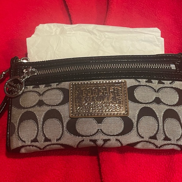 Coach Signature Poppy Black and Gray Wristlet - Picture 1 of 12